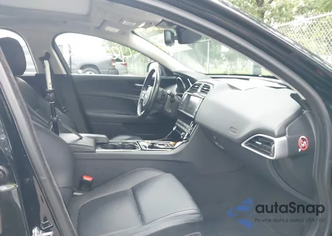 2017 Jaguar Xe Premium из США, поврежденный, VIN SAJAD4BG0HA972053